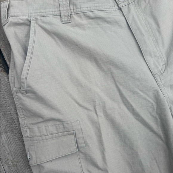 Cabela's Beige Classic Fit Cargo Pants with Durable Design 40x30 - Picture 3 of 7